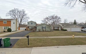 Single-family home sells in Lombard for $477,000