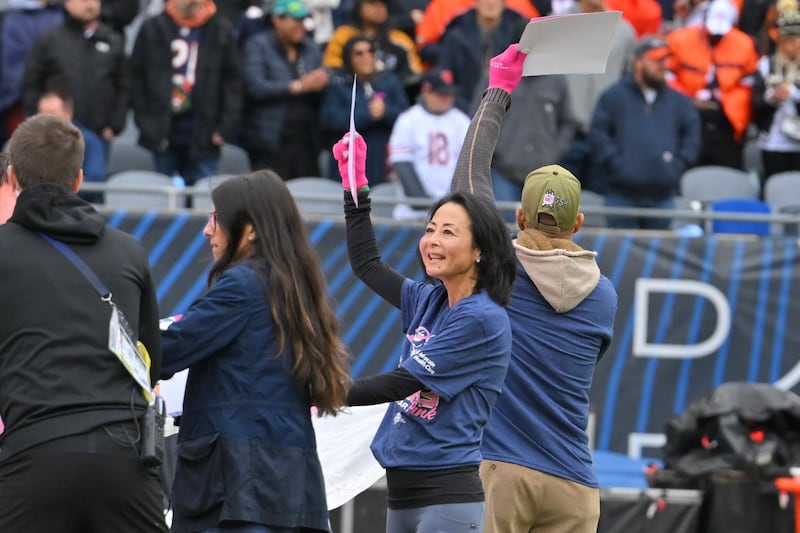 Ten Advocate Health Care breast cancer patients, their family members and care teams from across Illinois were honored and celebrated at today’s Chicago Bears Crucial Catch game at Soldier Field.