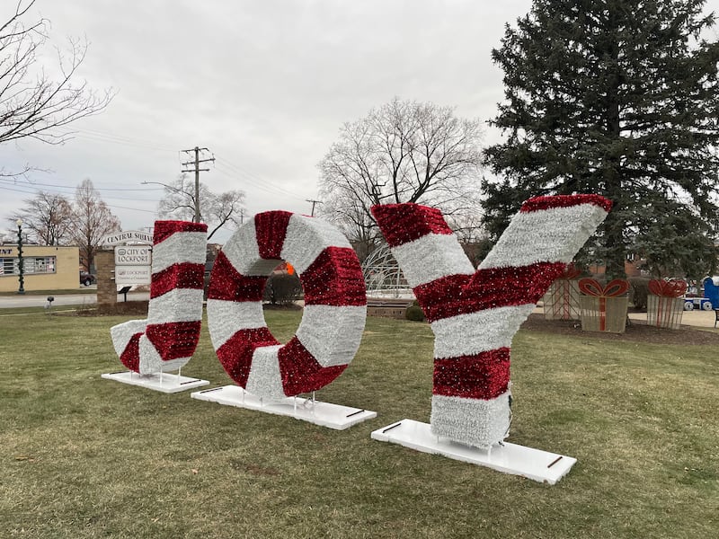 The snow that fell at the end of November and the beginning of December has melted at Central Square in Lockport. With temperatures expected to be in the 40s the next few days – with a high near 48 degrees on Christmas Day – it will feel more like spring than winter this week.