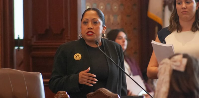 Sen. Celina Villanueva, D-Chicago, speaks on the floor on Thursday, May 28.