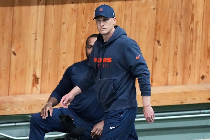 Chicago Bears head coach Ben Johnson watches players during NFL football practice in Lake Forest, Ill., Wednesday, May 21, 2025. (AP Photo/Nam Y. Huh)
