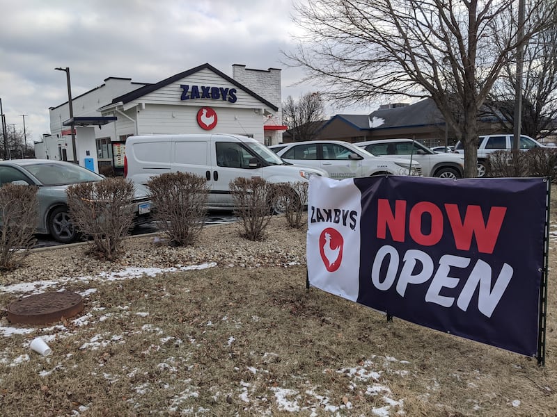 Southern fast-casual restaurant Zaxbys has brought its signature chicken fingers, wings and sauces to Plainfield.
On Jan. 19, Zaxbys opened its first restaurant in Illinois in the former Slim Chickens restaurant at Illinois Route 59 and 135th Street.