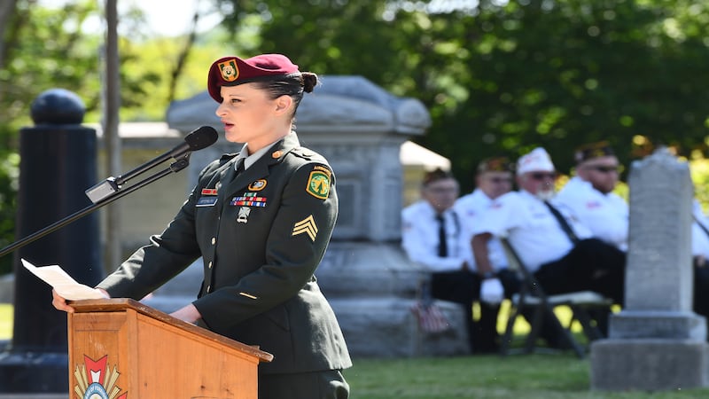 Photos: Oregon hosts Memorial Day service at Riverside Cemetery