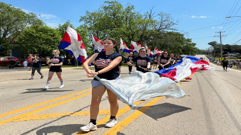 Crystal Lake Memorial Day parade honors ‘ultimate sacrifice,’ highlights women who serve 