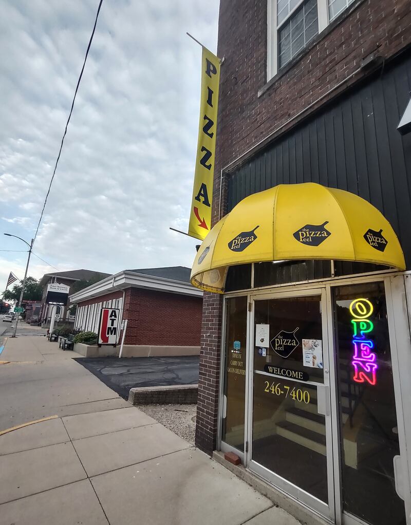 A yellow banner points to the entrance of The Pizza Peel on Fifth Street in Lacon.