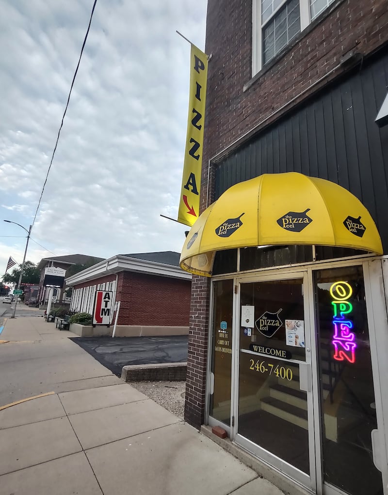 A yellow banner points to the entrance of The Pizza Peel on Fifth Street in Lacon.