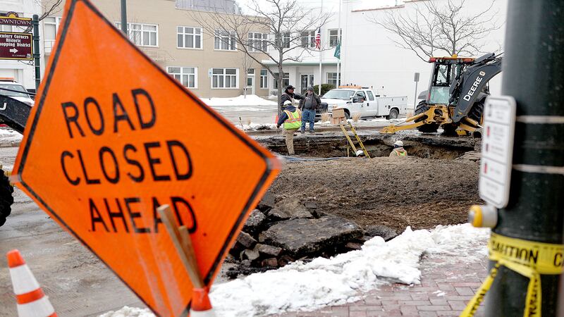 Ruptured water main snags traffic in downtown St. Charles; repairs could take a few days