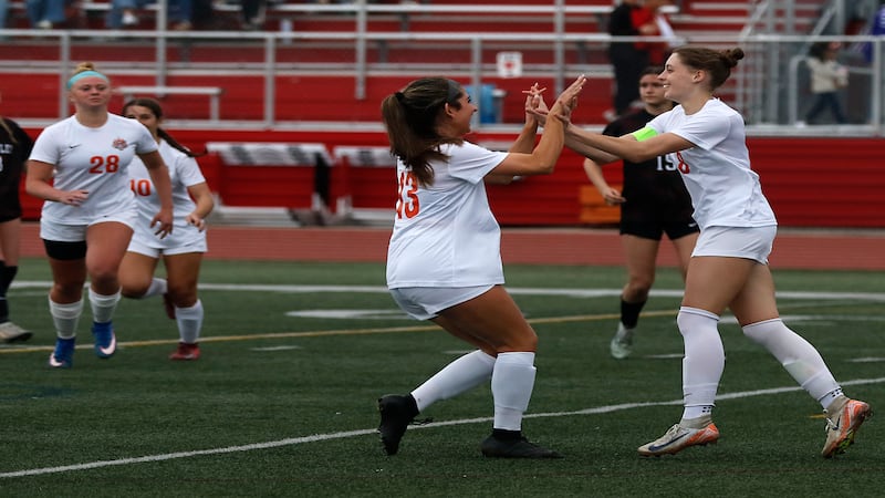 Peyton McMahon converts PK, Ella Bechler scores late in first half as Crystal Lake Central shuts out Huntley