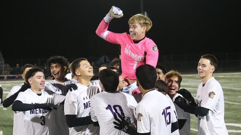 ‘It feels amazing’: Mendota beats QND 2-1 to earn return trip to state