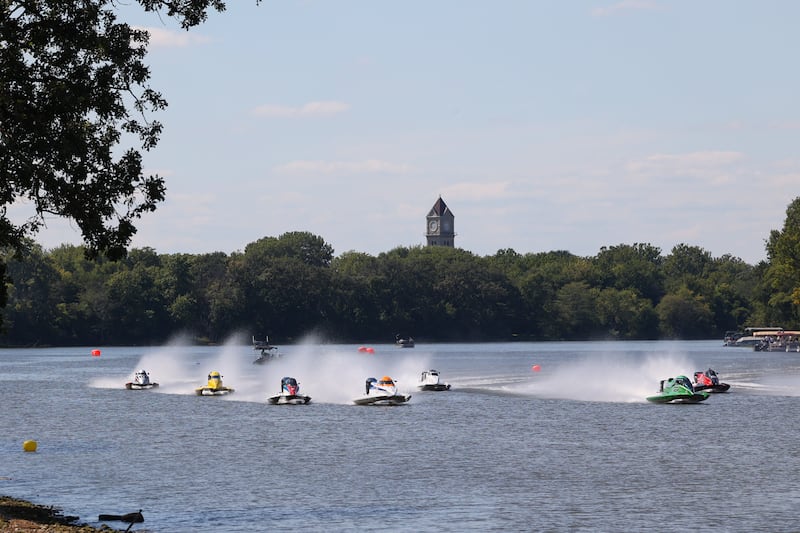 Racers accelerate at the start of the F200 heat race Sunday, Aug. 31, 2025, during the Kankakee River Valley Regatta.