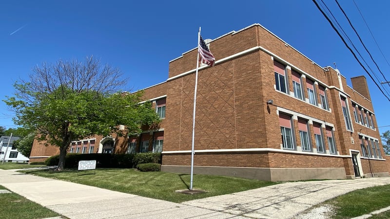 Developer wants to retrofit old Sycamore school building into apartments