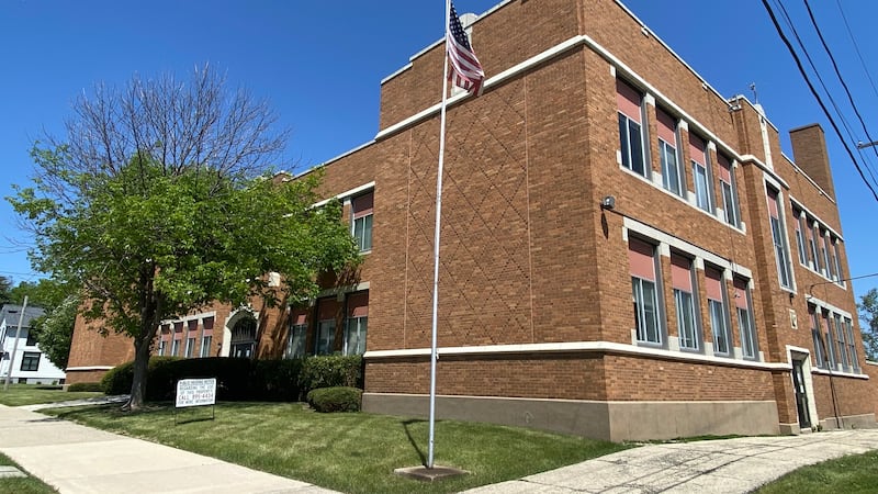 Developer wants to retrofit old Sycamore school building into apartments