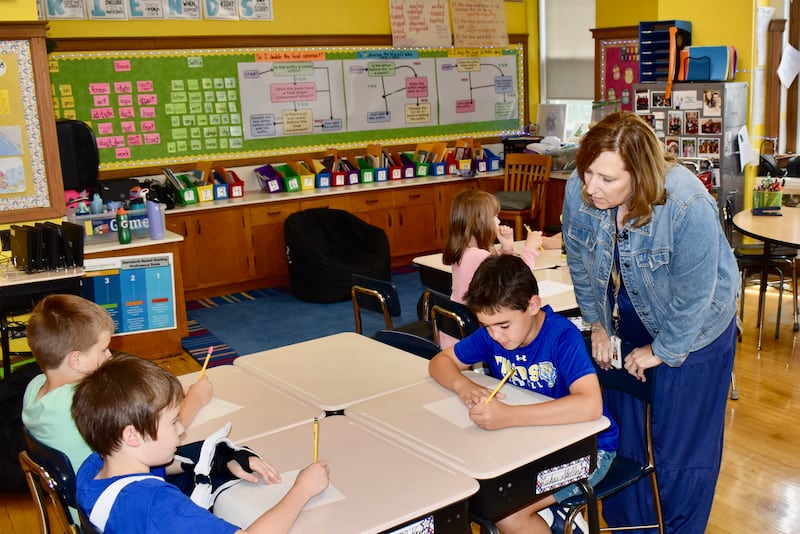 Teacher Nancy Ray Tusek works with third-grade students at Ogden Avenue School in La Grange. The Downers Grove resident is retiring on June 6