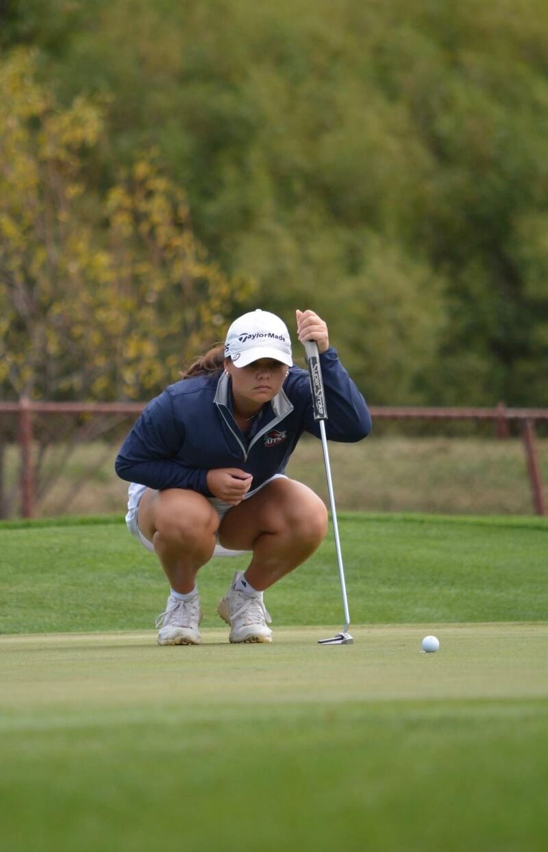 Downers Grove South senior Miah Wanserski lines up a putt during the 2025 Class 2A state tournament.