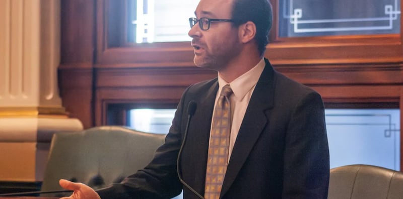 Rep. Daniel Didech, D-Buffalo Grove, speaks on the House floor May 27. His bill would make Illinois the third state to regulate frontier AI models.