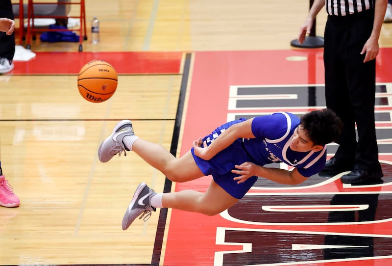 Central’s Cedric Ceniza (5) dives for a loose ball during the Hinsdale Central Holiday Classic basketball tournament Friday, Dec. 26, 2025 in Hinsdale.
