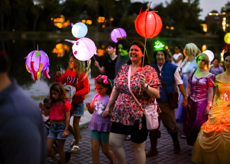 As summer draws to a close, Glen Ellyn Park District presents a variety of events for September, including Glow in the Park Lantern Walk supporting Lurie Children’s, Lake Ellyn One-Mile Classic and Pup & Putt events.