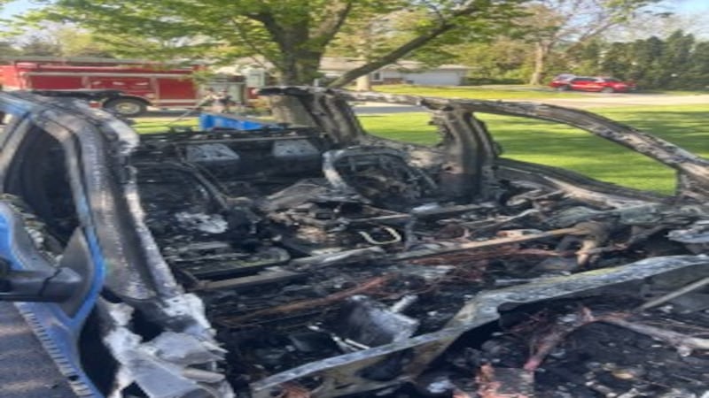 Truck in New Lenox destroyed by fire, garage also damaged  