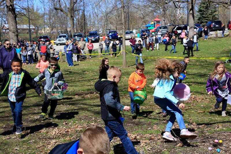 Children stampede around Goold Park at the 2024 Morris Lions Club Easter Egg hunt.