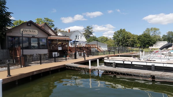 Explore waterfront dining in northern Illinois this season 