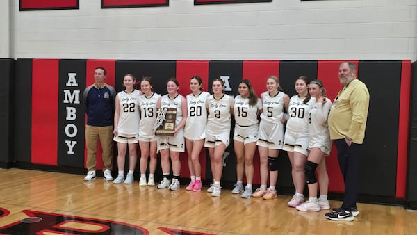 Marquette holds on, beats Dwight 65-56 to win first regional title since 2012