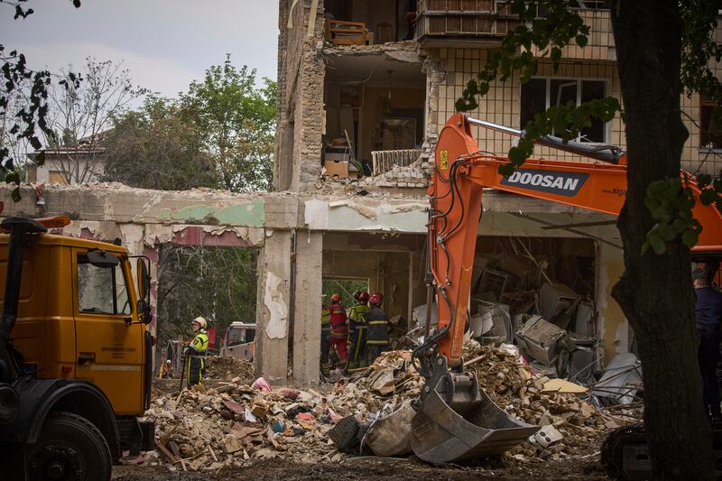Ukrainian Emergency Service work on the site of Russia's Tuesday deadly missile attack that ruined a multi-story residential building in Kyiv, Ukraine, Wednesday, June 18, 2025. (AP Photo/Efrem Lukatsky)