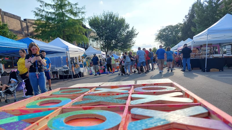 5 Things to Do: Ottawa’s Third Friday, Kites in Flight, Streator Food Truck Festival