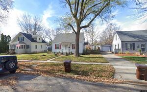 Single-family home sells in Rochelle for $128,000