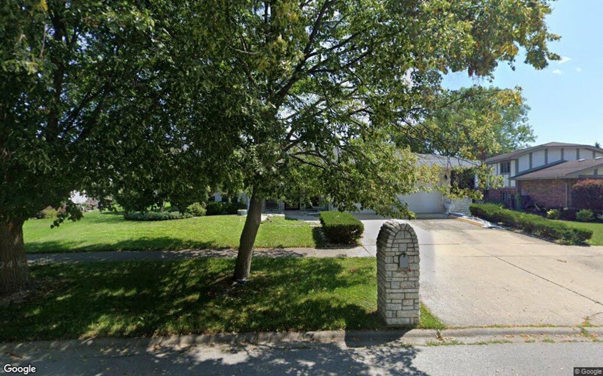 Single-family home sells in Orland Park for $510,000