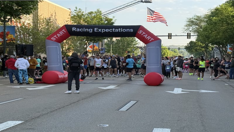 Photos: Starved Rock Country marathon draws hundreds of runners to downtown Ottawa