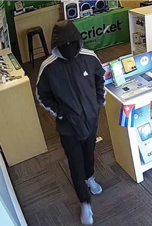 Police search for suspect in Joliet Cricket Wireless store robbery