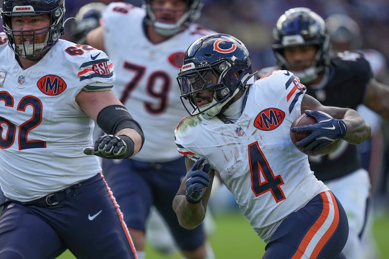 Chicago Bears running back D'Andre Swift (4) runs the ball during the second half an NFL football game against the Baltimore Ravens, Sunday, Oct. 26, 2025, in Baltimore. (AP Photo/Stephanie Scarbrough)