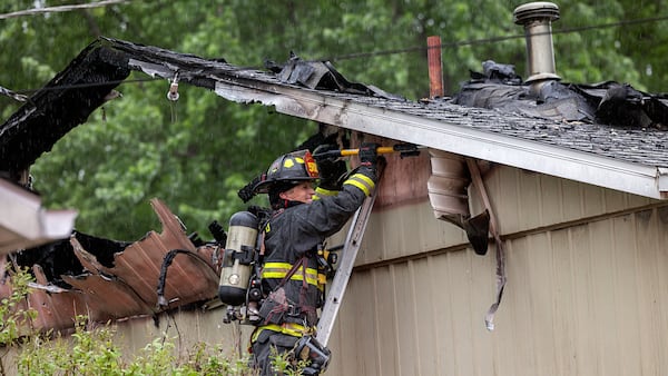 3 dogs rescued from Sterling house fire: fire officials