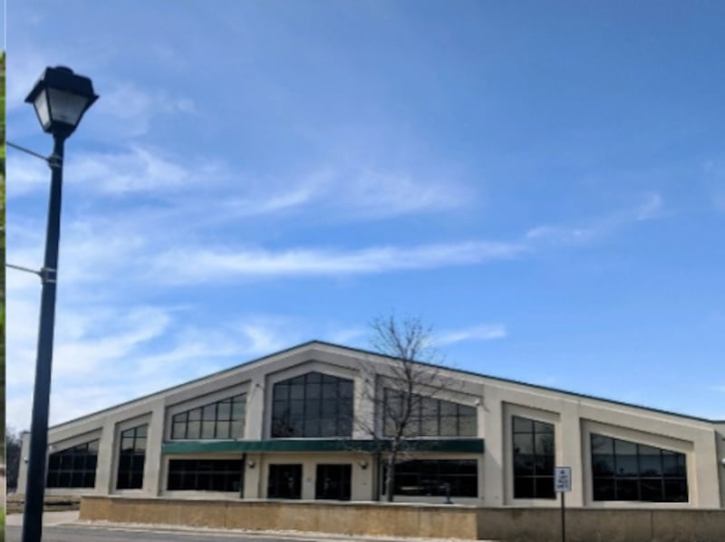 The city of Marseilles has its eyes set on moving City Hall and the police department to the Illinois Valley Cellular building along the Illinois riverfront.