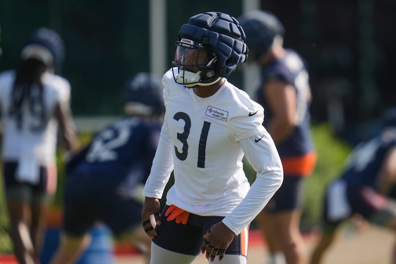 Chicago Bears safety Kevin Byard III (31) works out during practice at the team's NFL football training camp, Wednesday, July 23, 2025, in Lake Forest, Ill. (AP Photo/Erin Hooley)