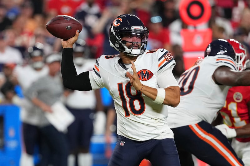 Chicago Bears quarterback Caleb Williams passes during the first half of an NFL preseason football game against the Kansas City Chiefs Friday, Aug. 22, 2025, in Kansas City, Mo. (AP Photo/Ed Zurga)