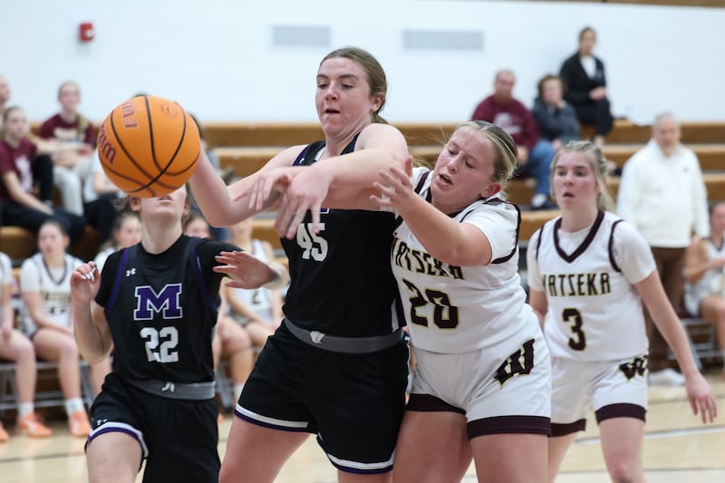 Manteno's Emily Horath and Watseka/Milford's Noelle Schroeder reach for a rebound during Manteno's 57-52 victory on Wednesday, Jan. 21, 2026.