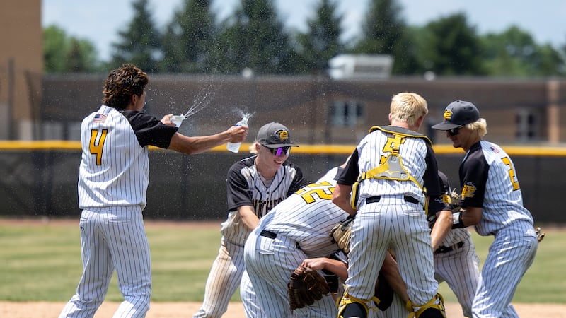 ‘Ain’t nothing better’: Putnam County jumps on Fulton early, wins first sectional title since 2013