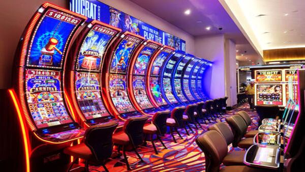 Luck, lights and late nights: Casinos in northwest Illinois, eastern Iowa 