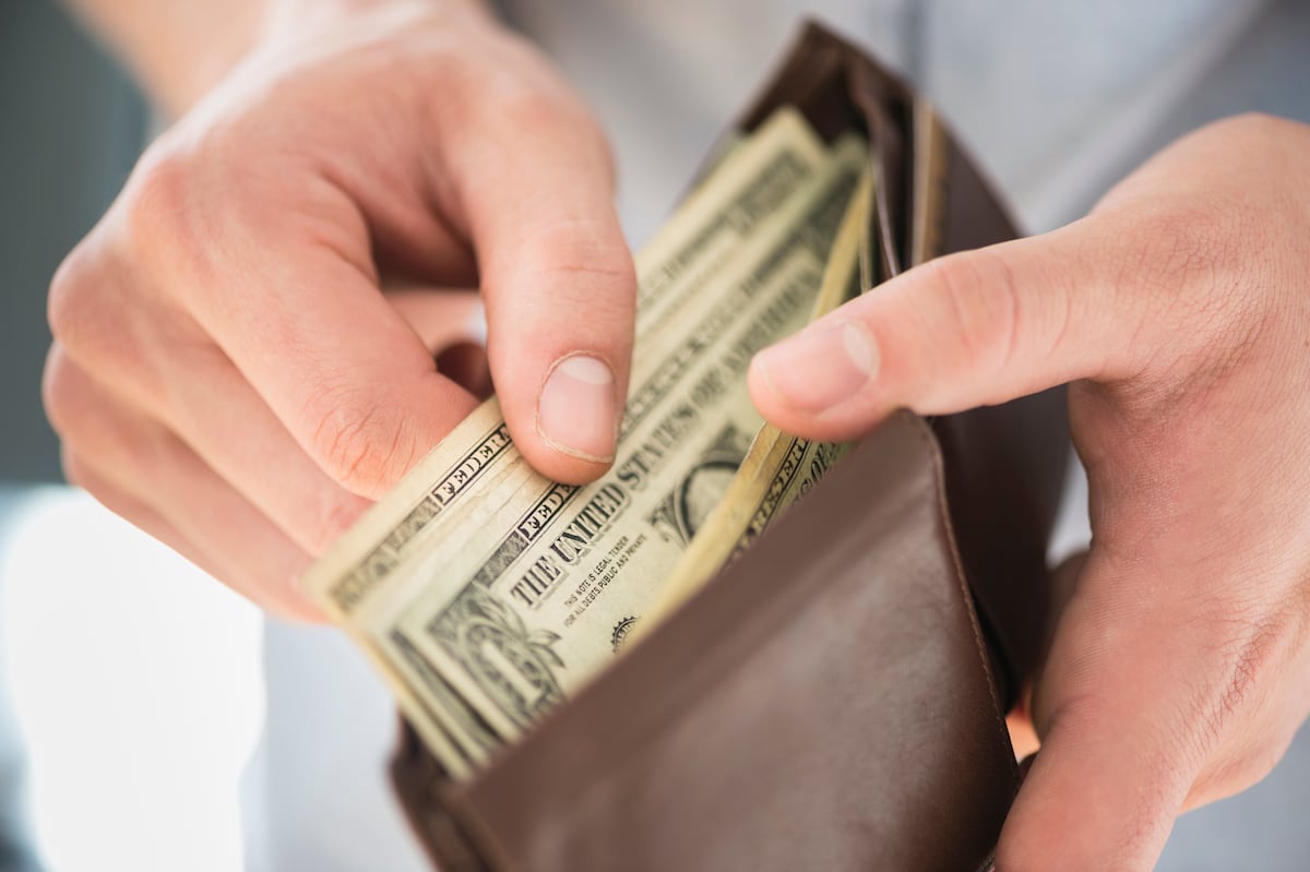 Eye On Illinois: Lawmakers poised to force retailers to accept cash for many in-store purchases
