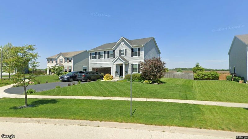 Single-family home in Oswego goes for $430,000