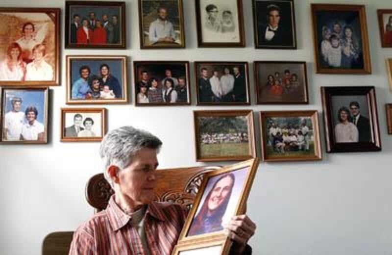 Liz Paulson, mother of Karen Schepers, holds a photograph of her daughter in her Sycamore home in 2008, when Schepers had been missing for 25 years. Elgin authorities searched the Fox River and found Schepers car on Monday, March 24, 2025.