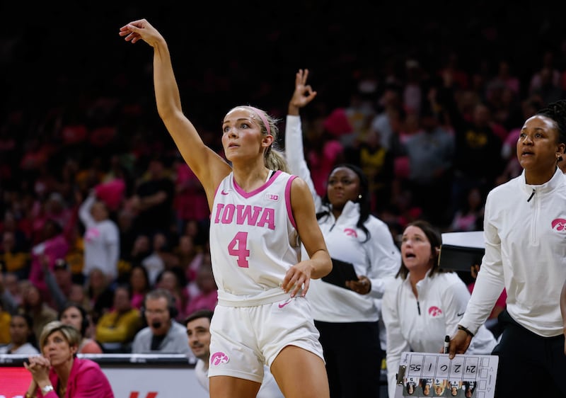 Iowa guard Kylie Feuerbach (4) makes a 3-point basket against Washington on February 11, 2026 at Carver-Hawkeye Arena. (Brian Ray/hawkeyesports.com)