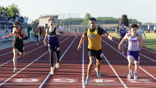 Mendota’s Sebastian Carlos qualifies for state in 400: Wednesday’s NewsTribune roundup