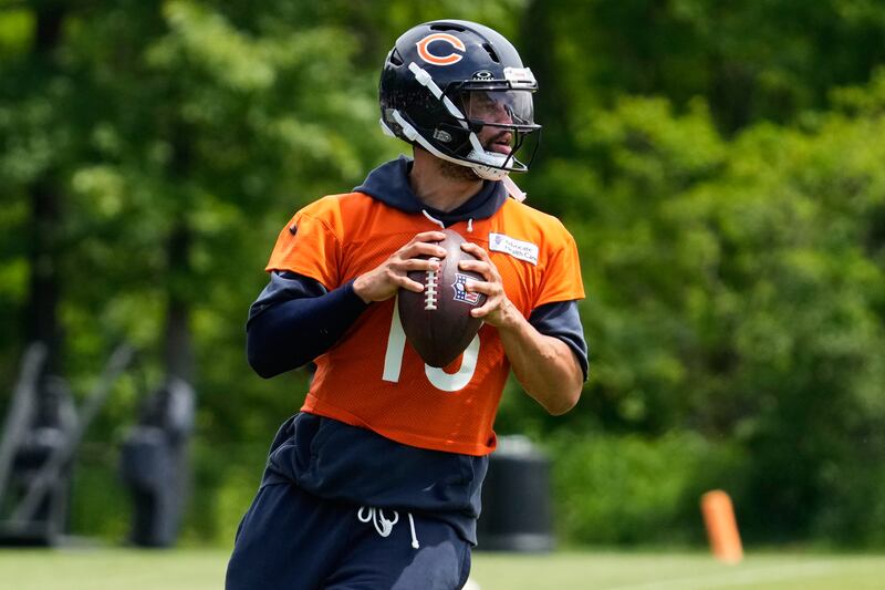 Chicago Bears quarterback Caleb Williams warms up during the NFL football team's practice Wednesday, June 3, 2026, in Lake Forest, Ill. (AP Photo/Nam Y. Huh)