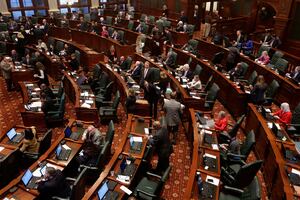 Illinois house passes energy bill amid debate over costs to consumers