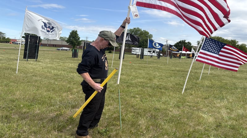 PHOTOS: field of the Fallen in Cary honors Illinois veterans