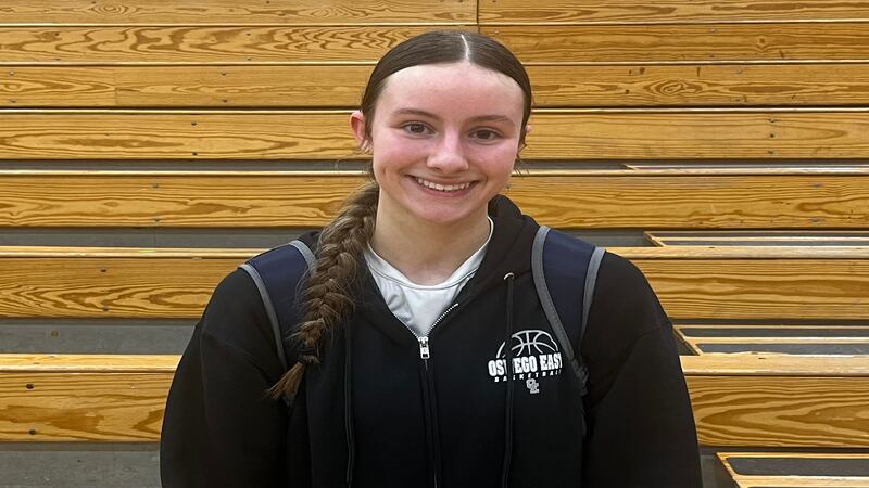 Aubrey Lamberti’s coast-to-coast drive and buzzer-beater sends Oswego East past Neuqua Valley in regional semi