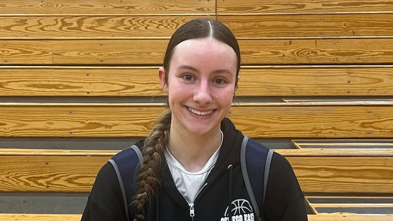 Aubrey Lamberti’s coast-to-coast drive and buzzer-beater sends Oswego East past Neuqua Valley in regional semi