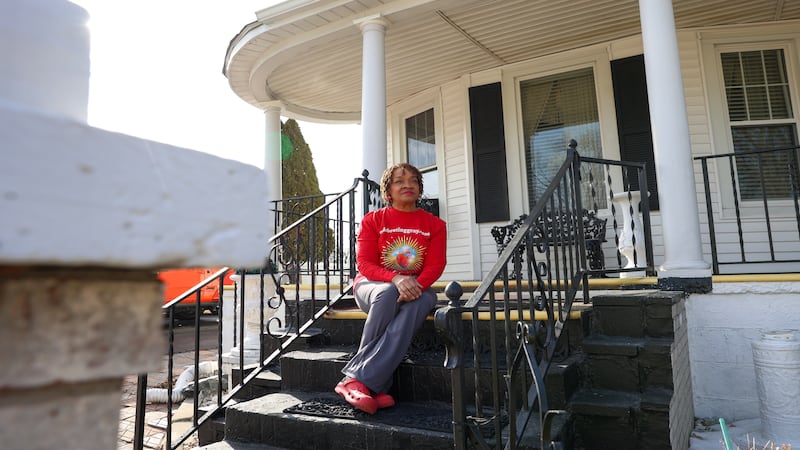 Kankakee native returns to share mom’s story, repay neighbor’s kindness